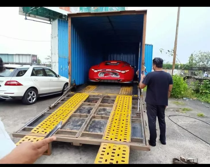 Car loading to the truck for transport  to destination